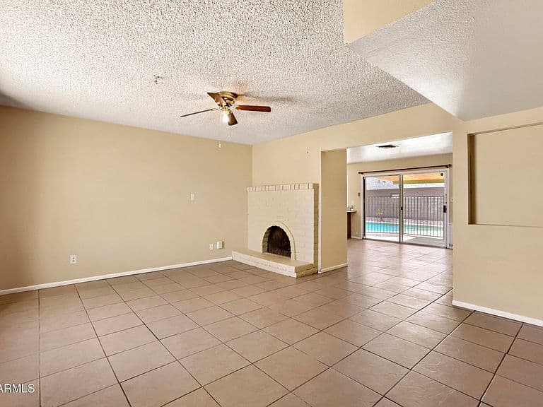 8717 W CLARENDON Avenue photo 3