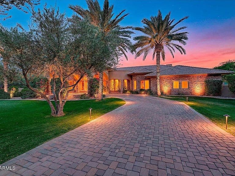 4807 E CRYSTAL Lane photo 5
