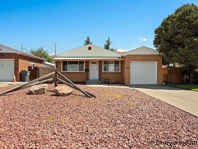 3923 Hynds Blvd photo 2