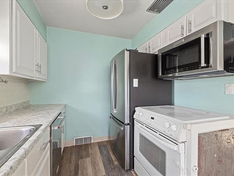 1241 Avenue E photo 4