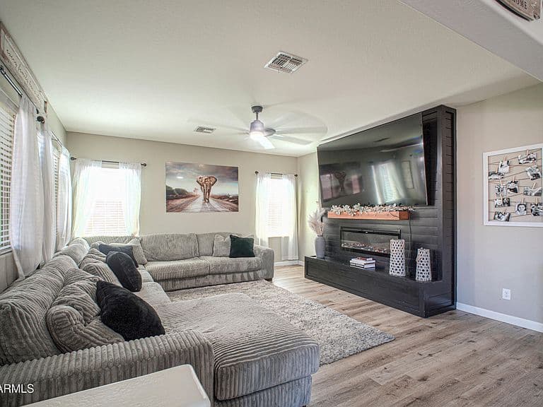 39982 W COLTIN Way photo 1
