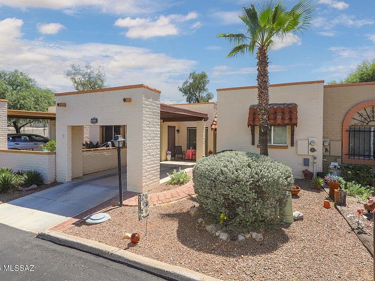 1051 W Calle Alhambra photo 3