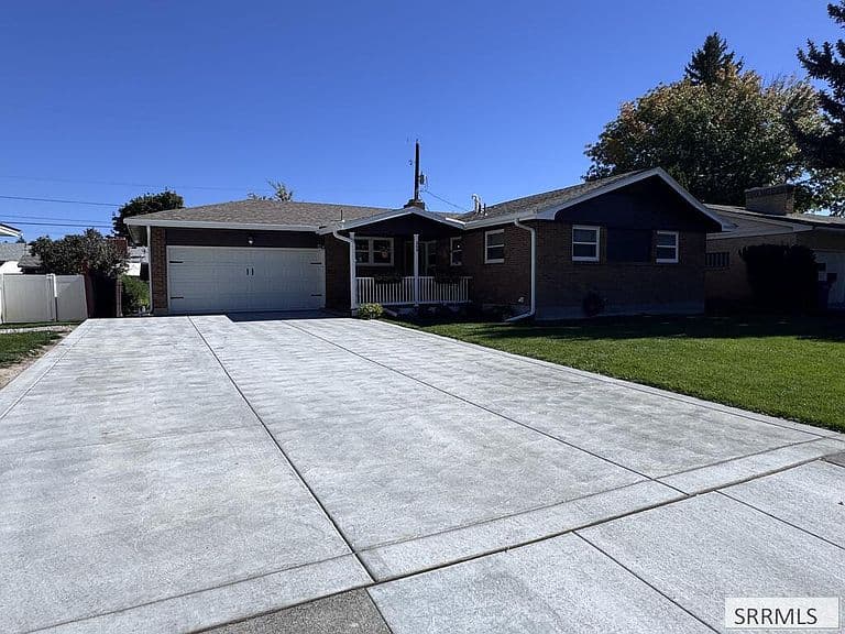 354 Pinon Dr photo 1