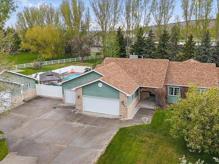 1340 Cloverleaf Pl photo 2