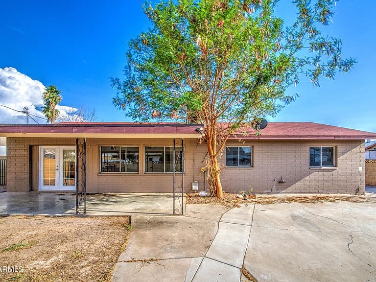7922 W EARLL Drive photo 1