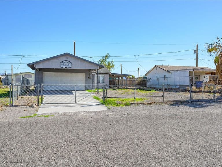 5592 S Ruby Street photo 2