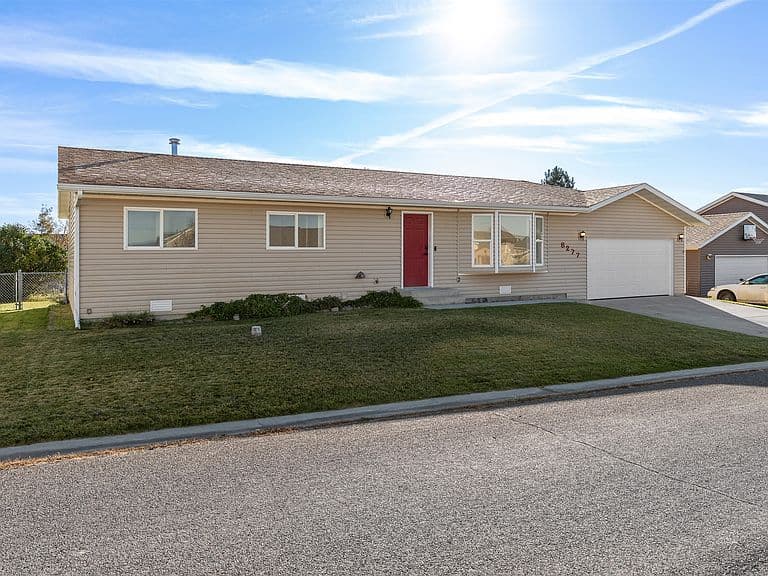 8277 Eagle Dr photo 1