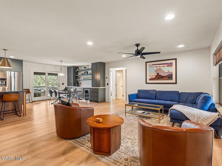 405 Highland Ave photo 2