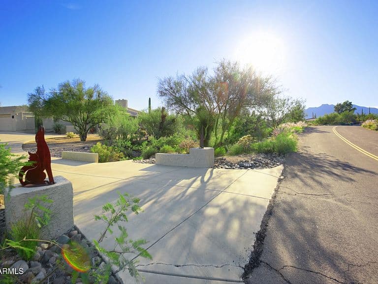 8249 E CAREFREE Drive photo 3
