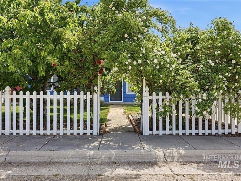 8 N Sunset St photo 2