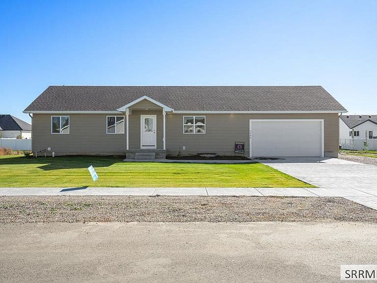3886 E Walnut Way photo 1