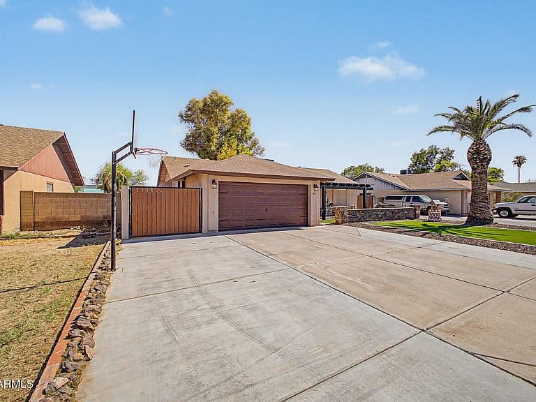 8615 W DIANA Avenue photo 3