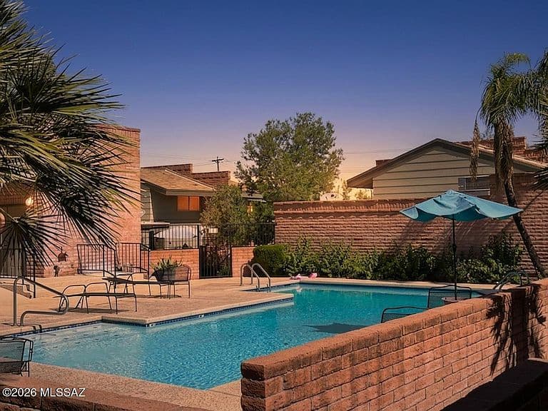 4315 E Presidio Rd photo 2
