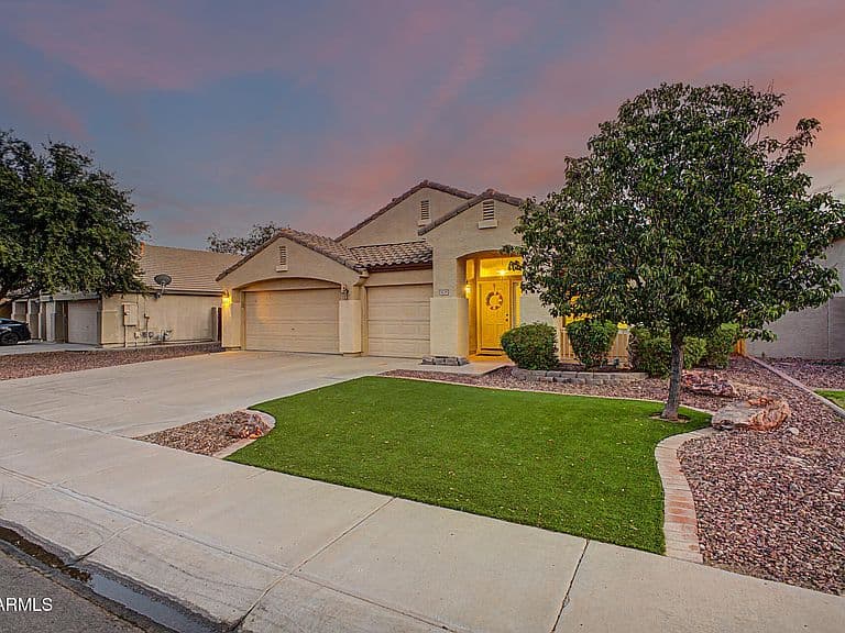 8239 W HARMONY Lane photo 5