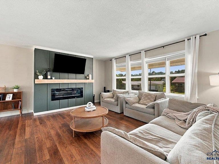 2936 Country Club Dr photo 3