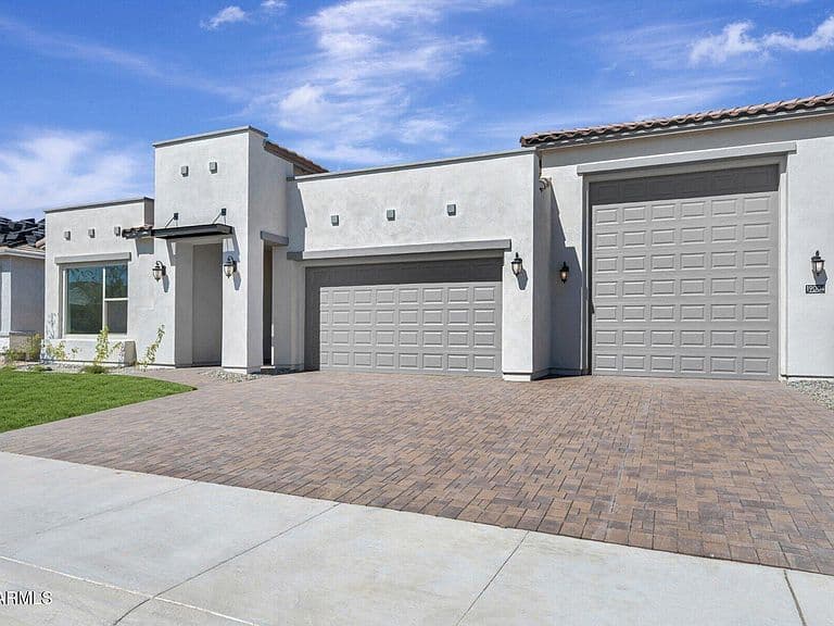 19004 W FLYNN Lane photo 2