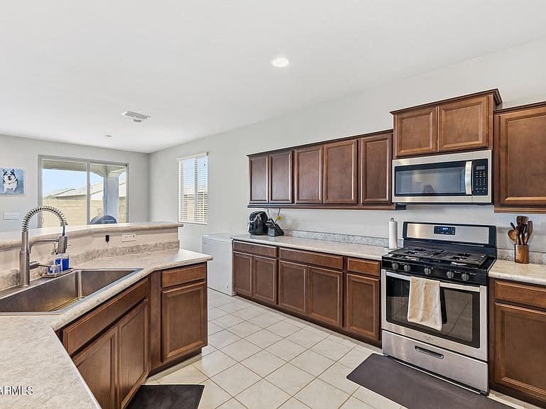 25958 W Deer Valley Road photo 3
