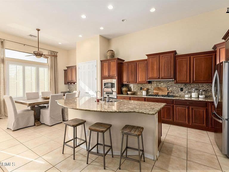 17923 W Echo Ln photo 3