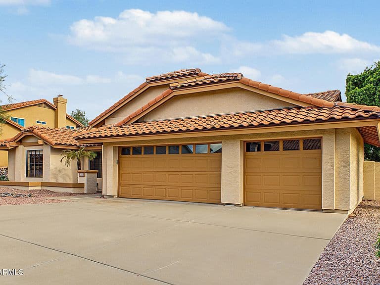 1101 E BRAEBURN Drive photo 3