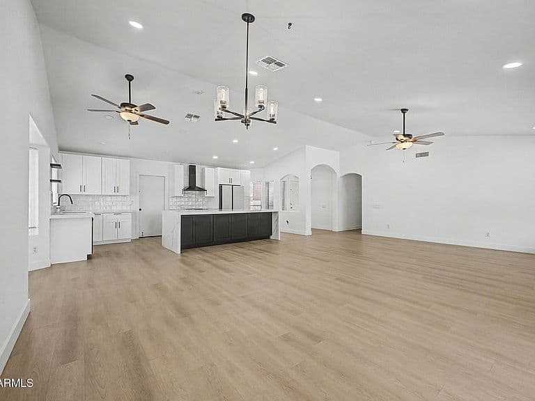 351 W AMOROSO Drive photo 4