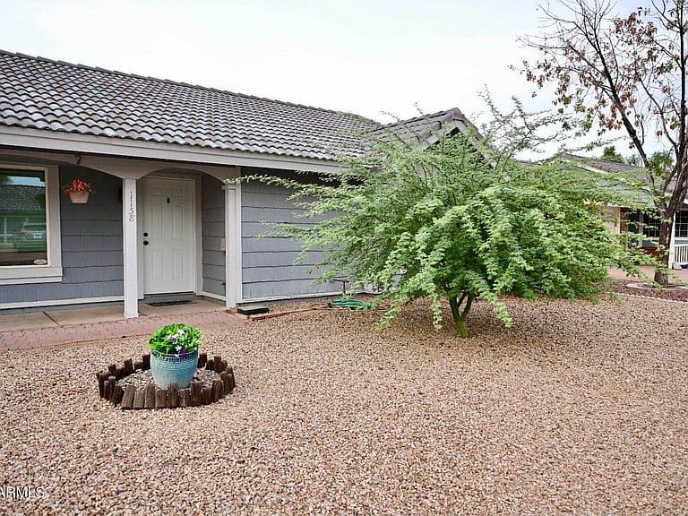 1158 E DEL RIO Street photo 3