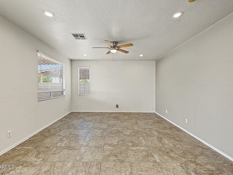 1116 E ALTADONNA Street photo 4