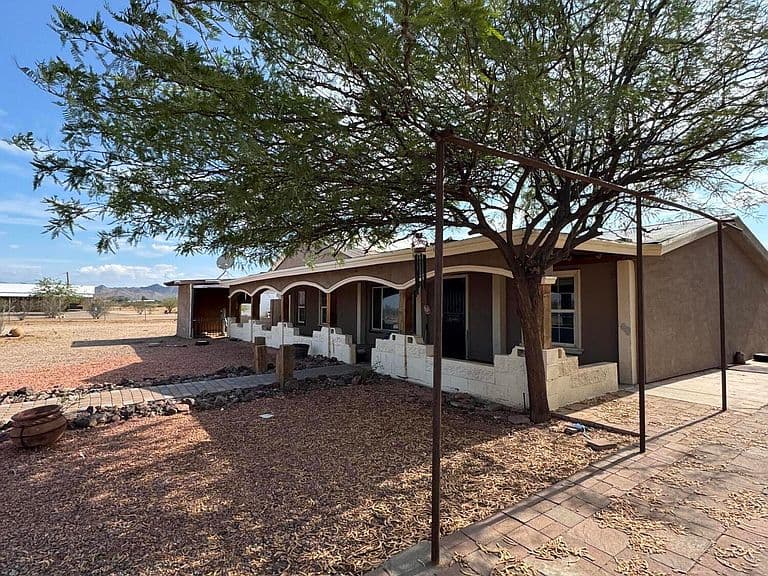 6994 N MAPLE Street photo 3
