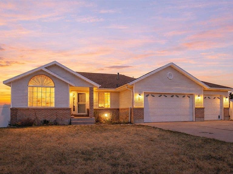 1506 Center Dr photo 1
