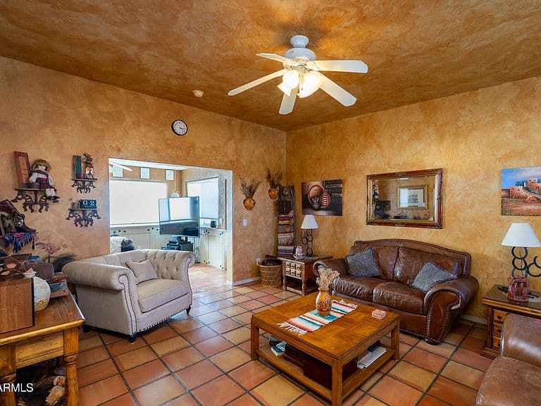 524 S TAYLORS Trail photo 1
