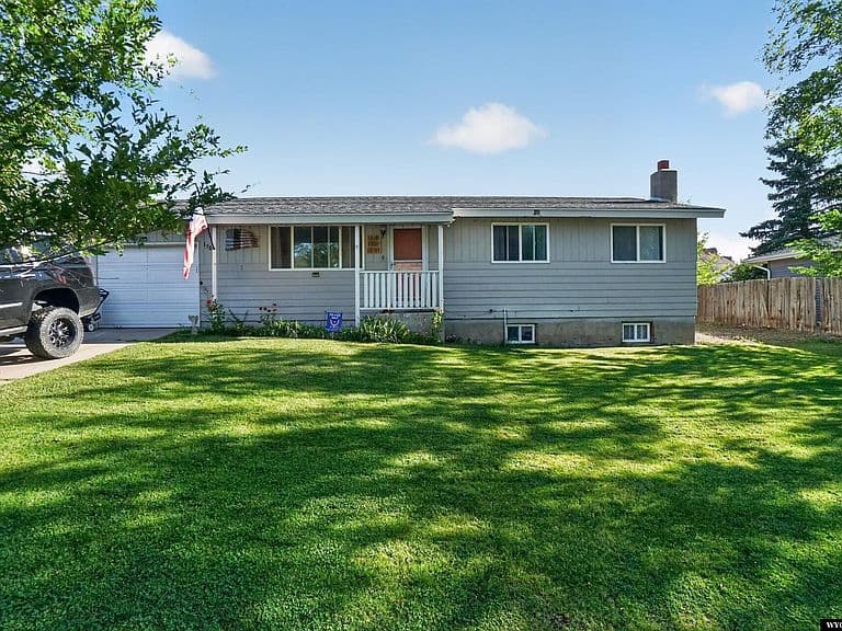 1585 Wyoming Dr photo 1
