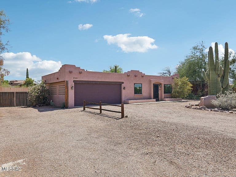 2441 W Wagon Wheels Dr photo 3