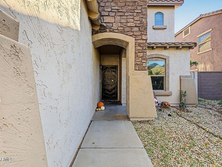 18611 W SUNNYSLOPE Lane photo 3