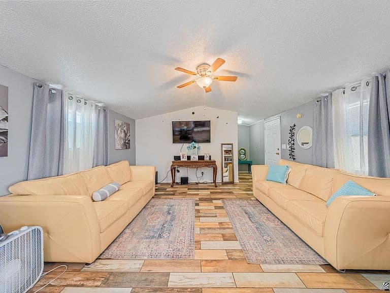 28289 E Boris St photo 1