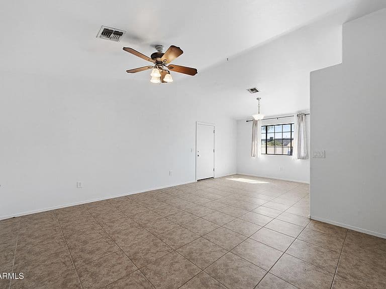 367 E CONGRESS Avenue photo 4