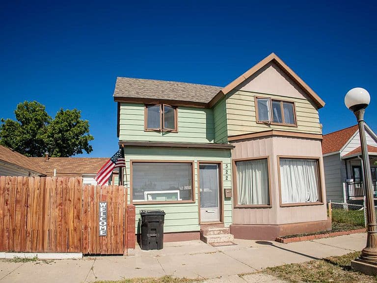 322 Alder St photo 1