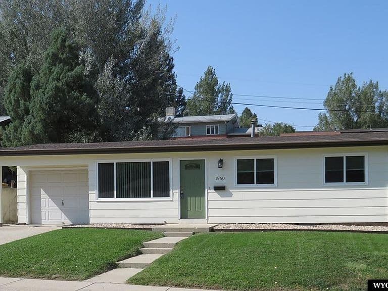 1960 Brentwood Dr photo 2