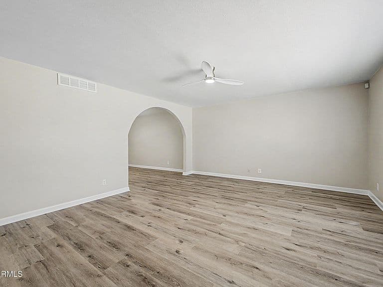 8613 E LAREDO Lane photo 3
