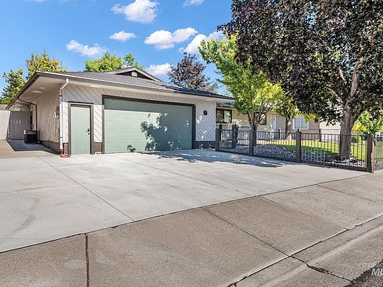 790 Academic Dr photo 1