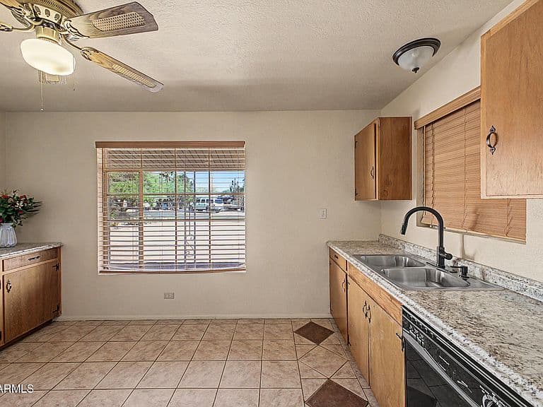 924 E GRANADA Avenue photo 5