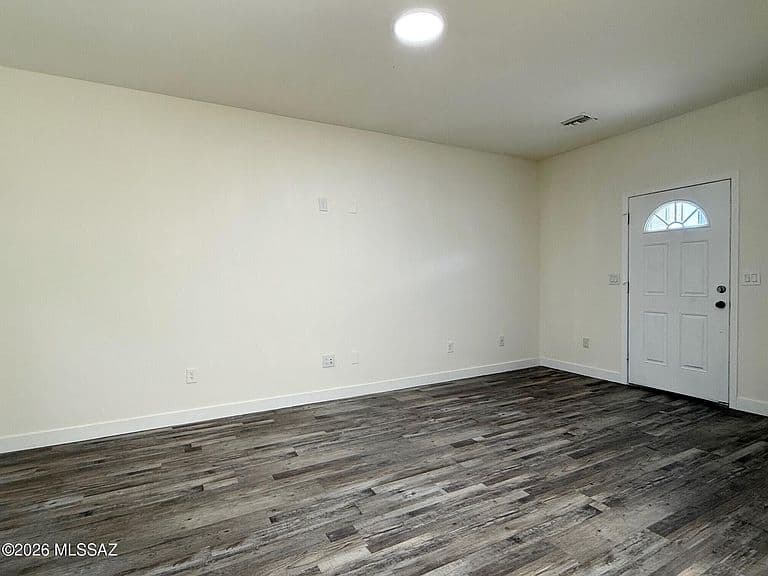 1290 W 27th St photo 4