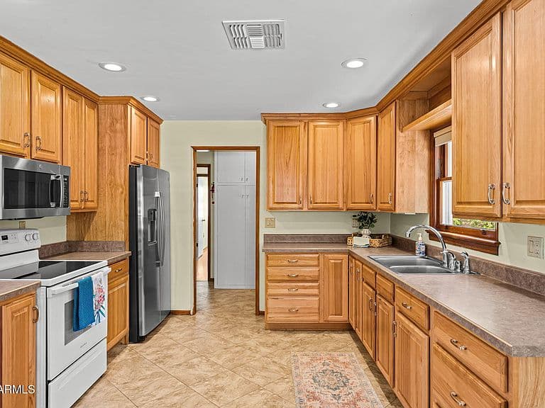 296 GENUNG Avenue photo 4