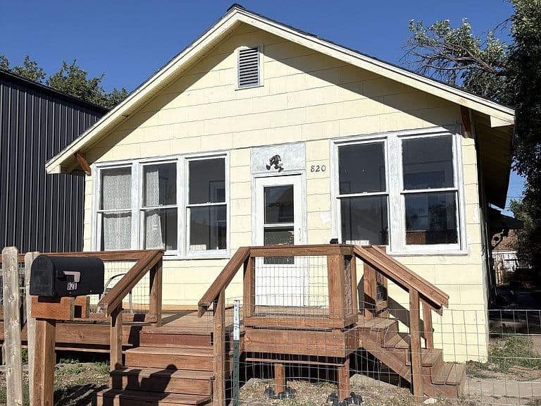 820 Knight St photo 2
