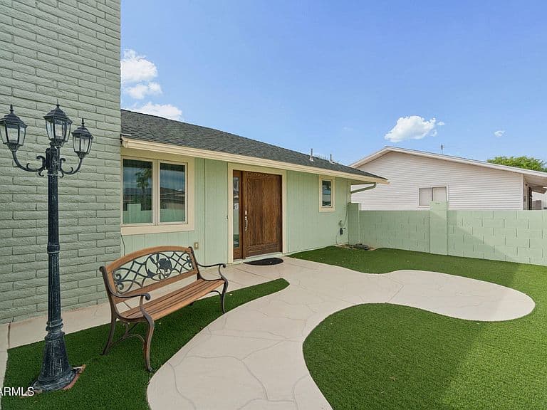 12809 W SEVILLE Drive photo 5