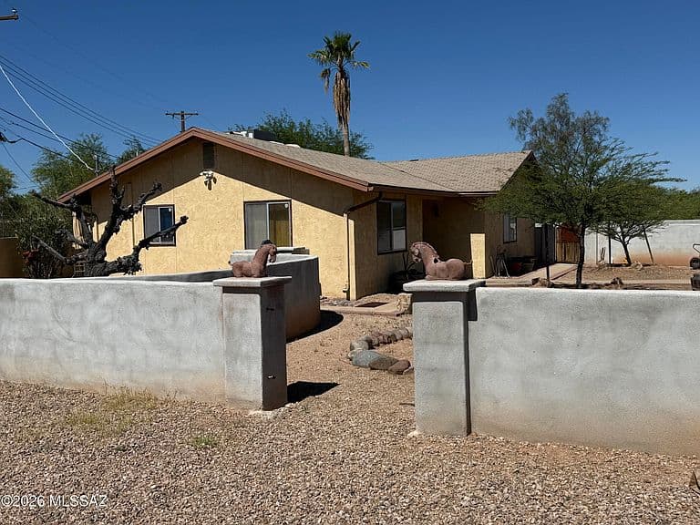 4086 E Montecito St photo 3