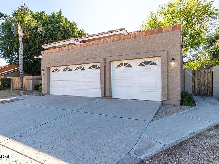 1231 E GRANDVIEW Street photo 1