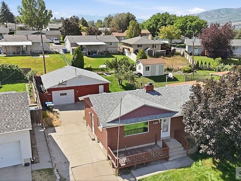 1311 Monte Vista Dr photo 2