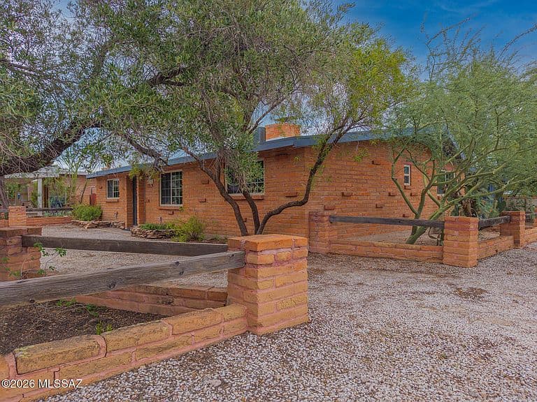6843 E Scarlett St photo 3
