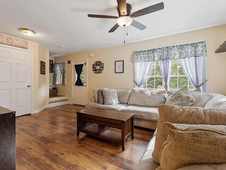 130 Pleasant Street photo 4