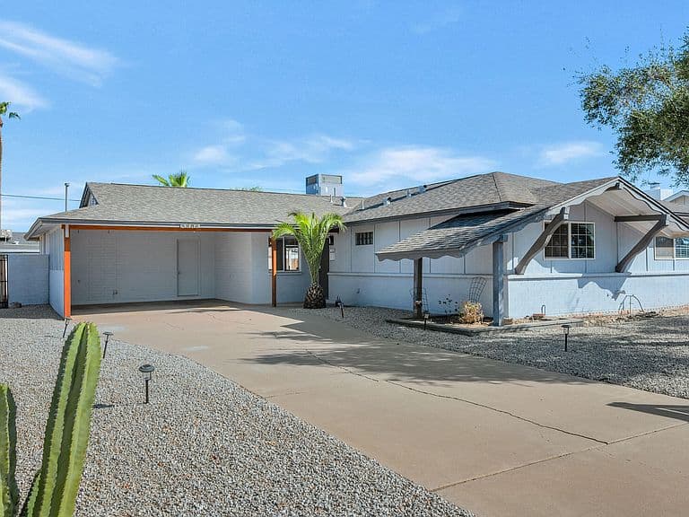 3904 E SAHUARO Drive photo 2