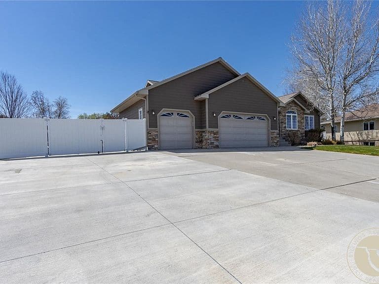 1870 Wentworth Dr photo 2